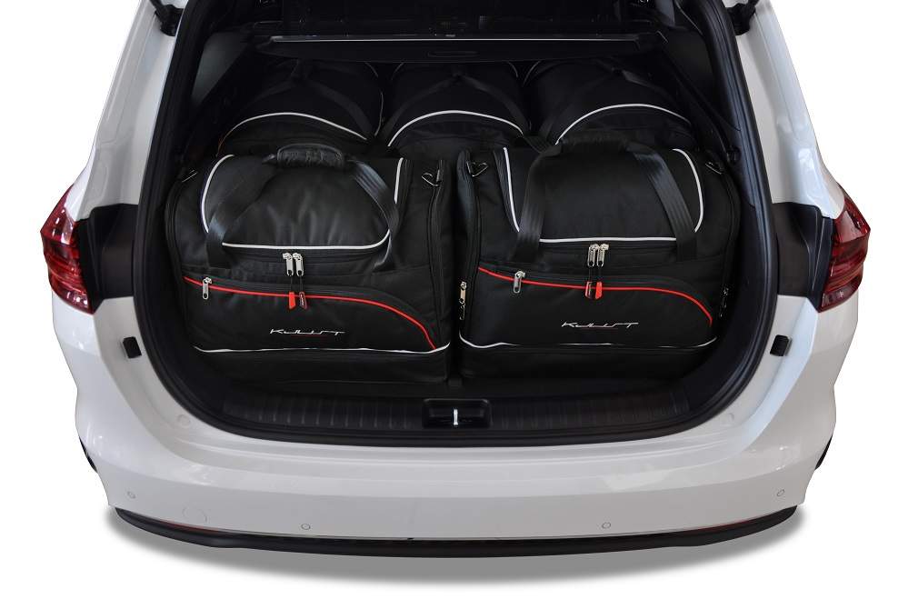 Torby KJUST SPORT do Kia Cee'd SW Plug-In Hybrid III — zestaw ułożony w bagażniku