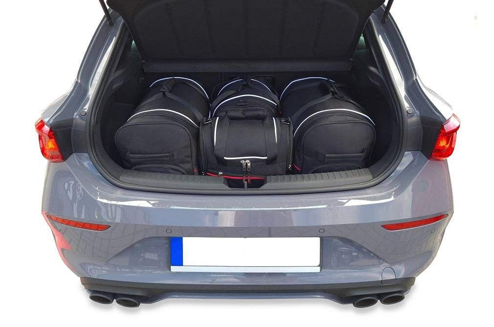 Torby KJUST AERO do Cupra Leon Hatchback II — zestaw ułożony w bagażniku