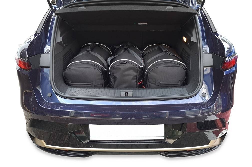 Torby KJUST SPORT do Renault Megane E-Tech I — zestaw ułożony w bagażniku