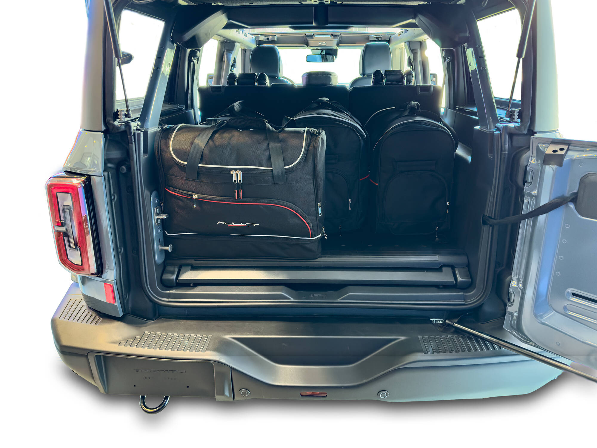 Torby KJUST SPORT do Ford Bronco Outer Banks VI — torby wyjmowane z bagażnika krok po kroku