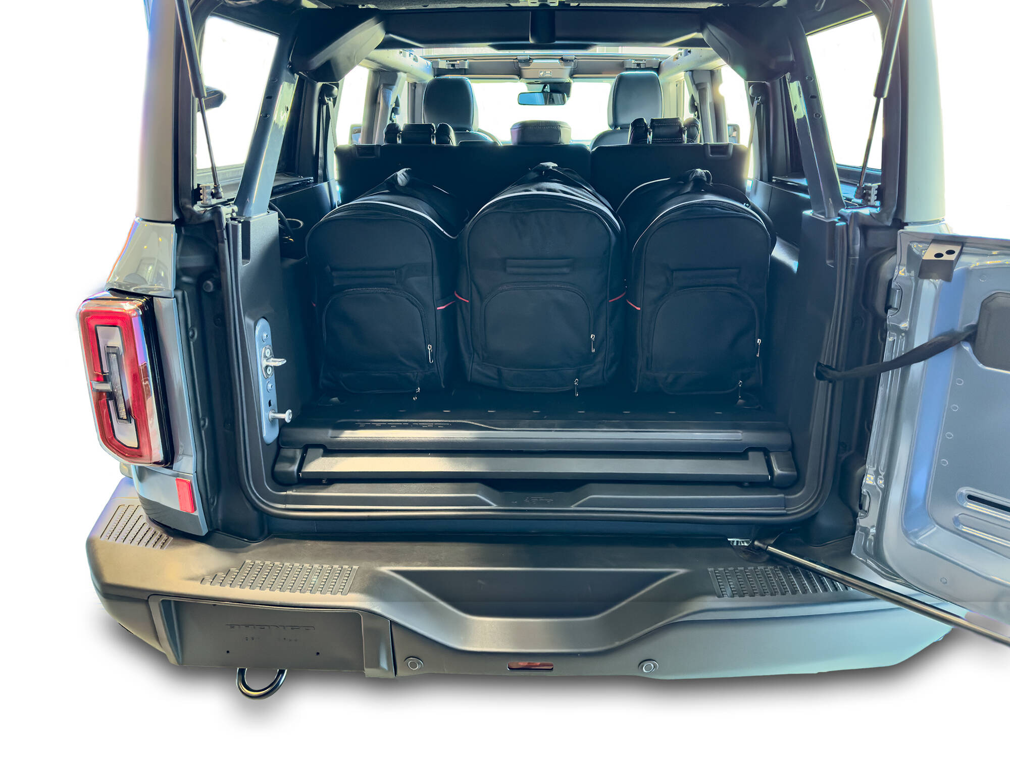 Torby KJUST SPORT do Ford Bronco Outer Banks VI — torby wyjmowane z bagażnika krok po kroku