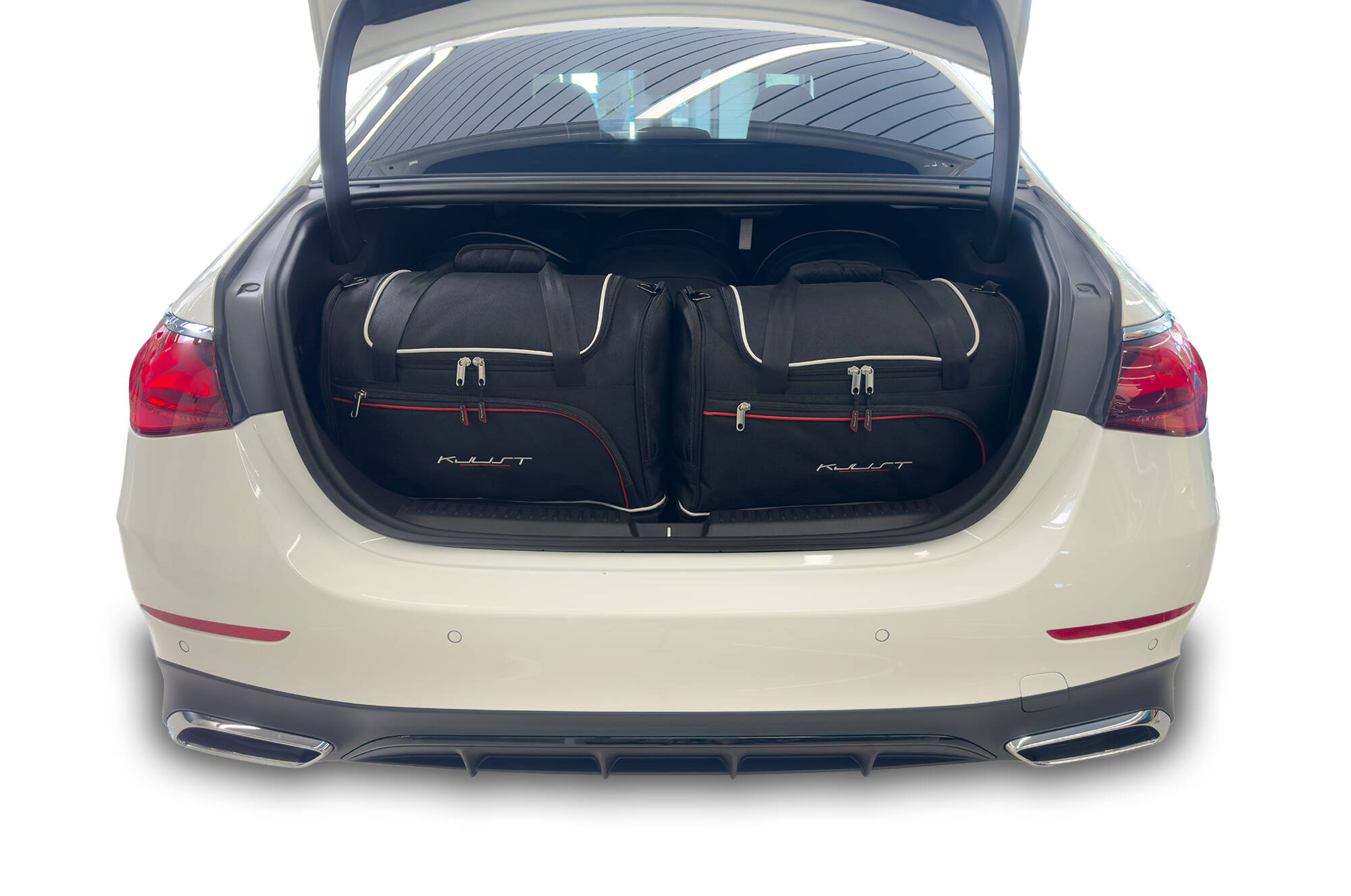 Torby KJUST SPORT do Mercedes-Benz E Limousine W214 — zestaw ułożony w bagażniku