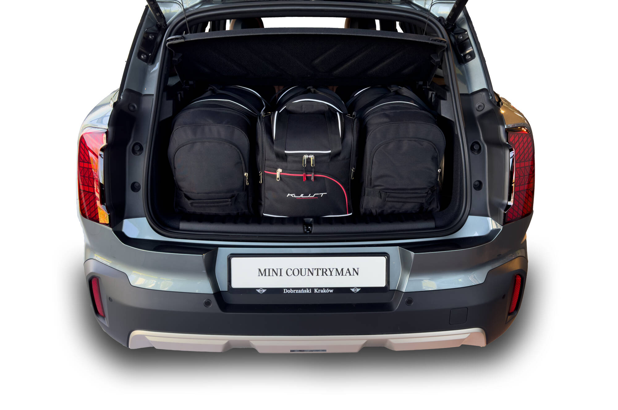 Torby KJUST AERO do Mini Countryman Mild Hybrid U25 — zestaw ułożony w bagażniku