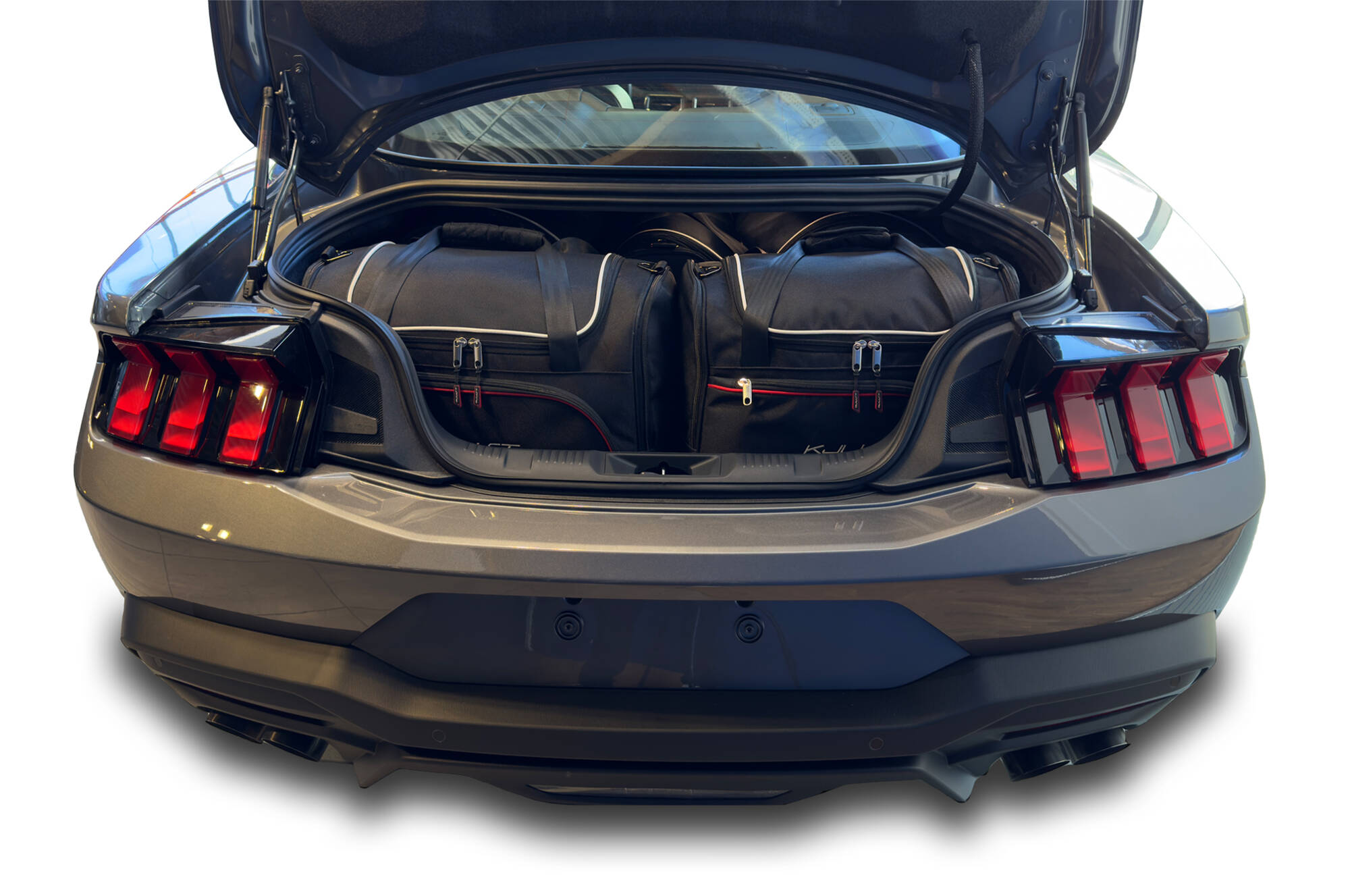 Torby KJUST AERO do Ford Mustang Fastback VII (S650) — zestaw ułożony w bagażniku