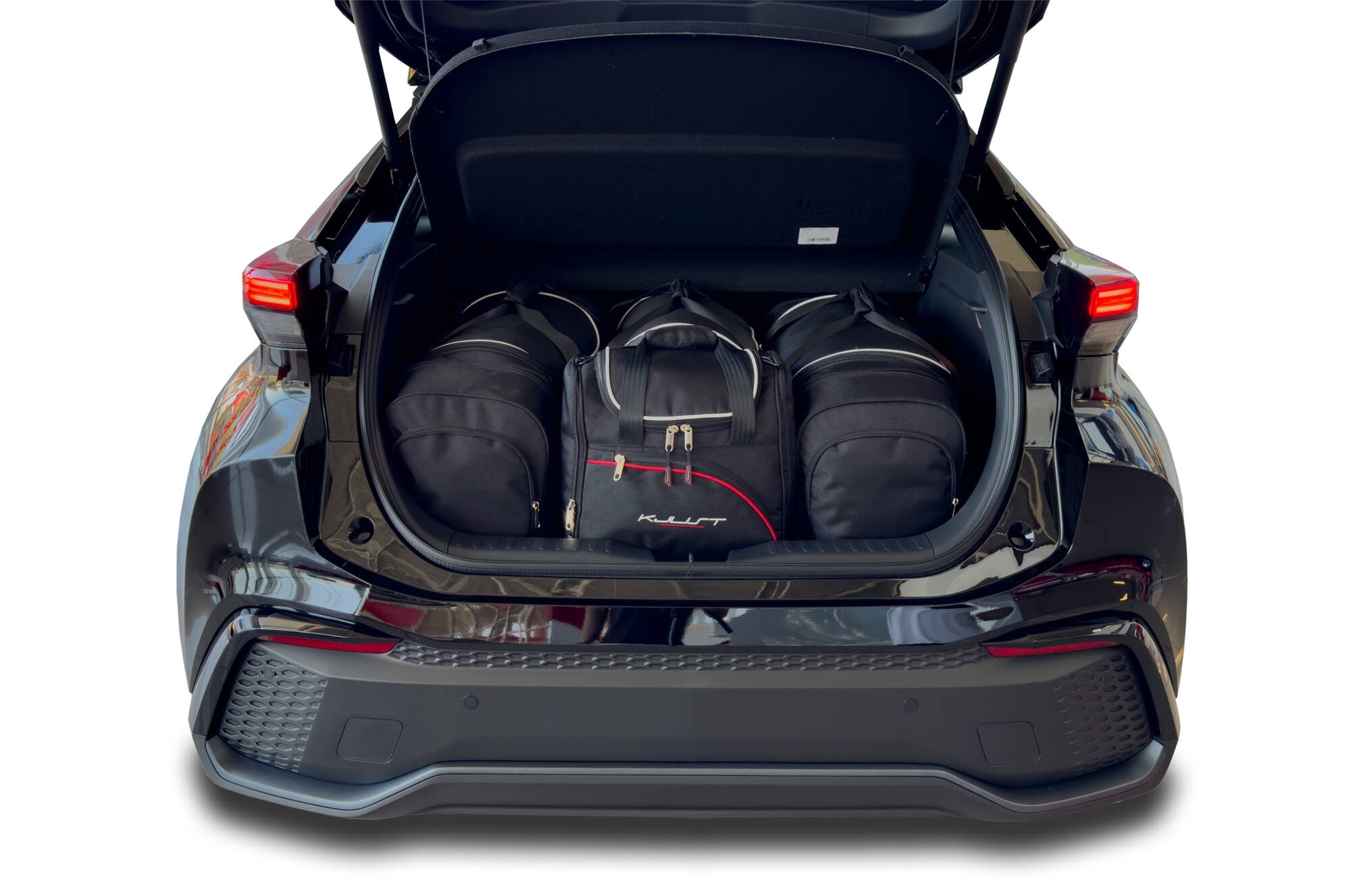 Torby KJUST SPORT do Toyota C-HR Hybrid AX20 — zestaw ułożony w bagażniku