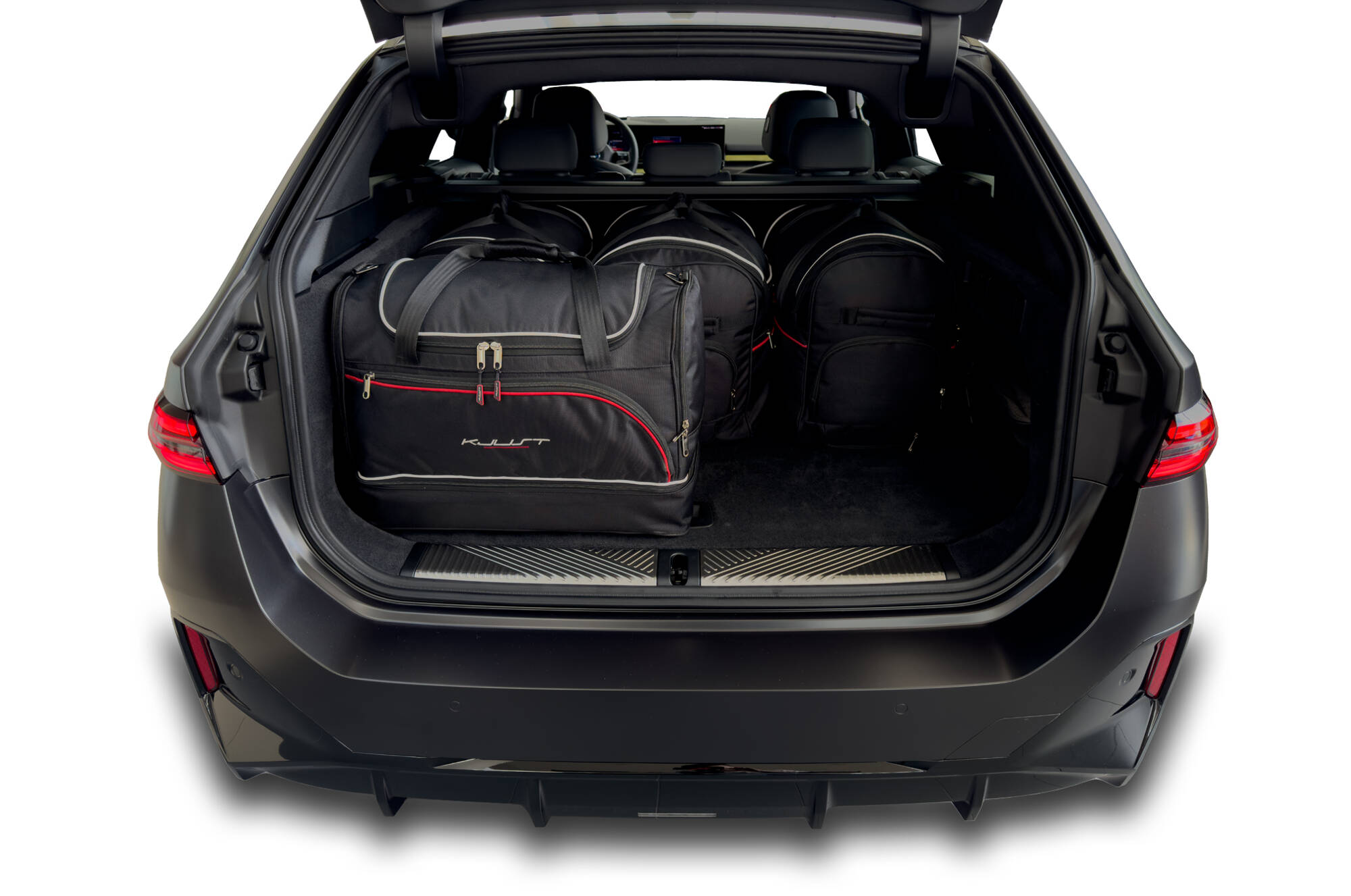 Torby KJUST SPORT do BMW i5 Touring Electric G61 — torby wyjmowane z bagażnika krok po kroku