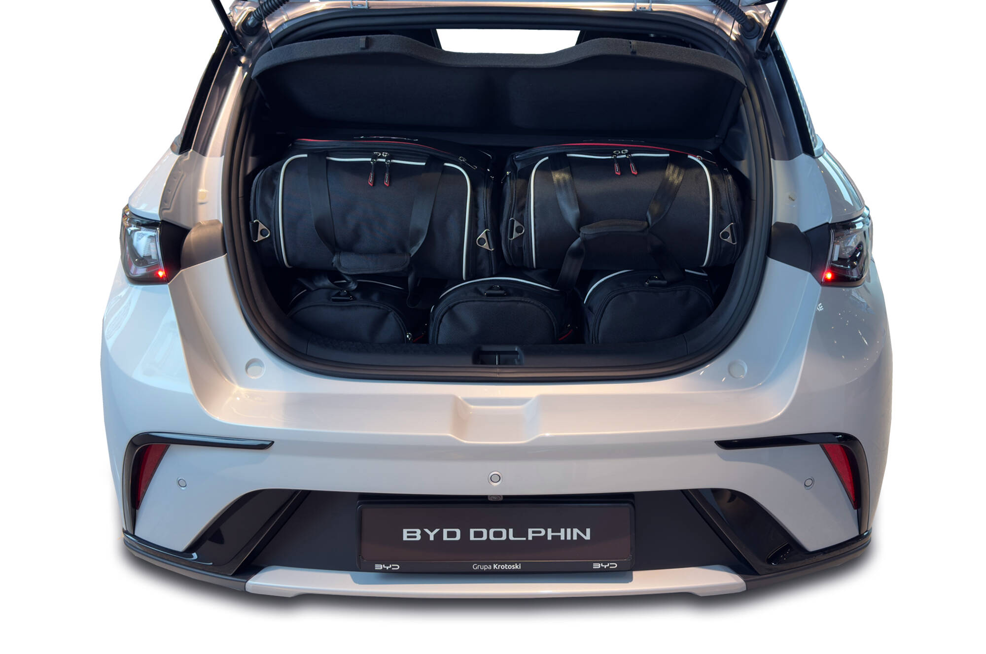 Torby KJUST AERO do BYD Dolphin Electric I — zestaw ułożony w bagażniku