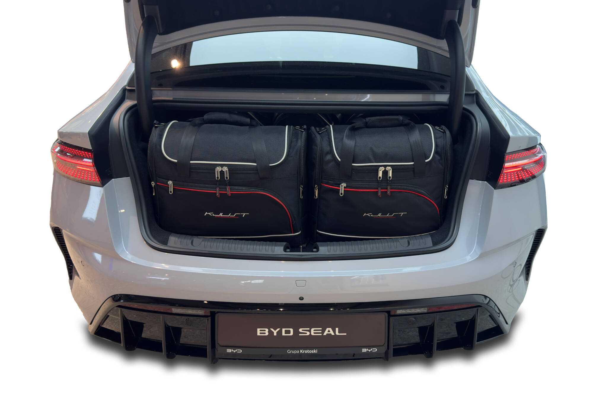 Torby KJUST AERO do BYD Seal Electric I — zestaw ułożony w bagażniku