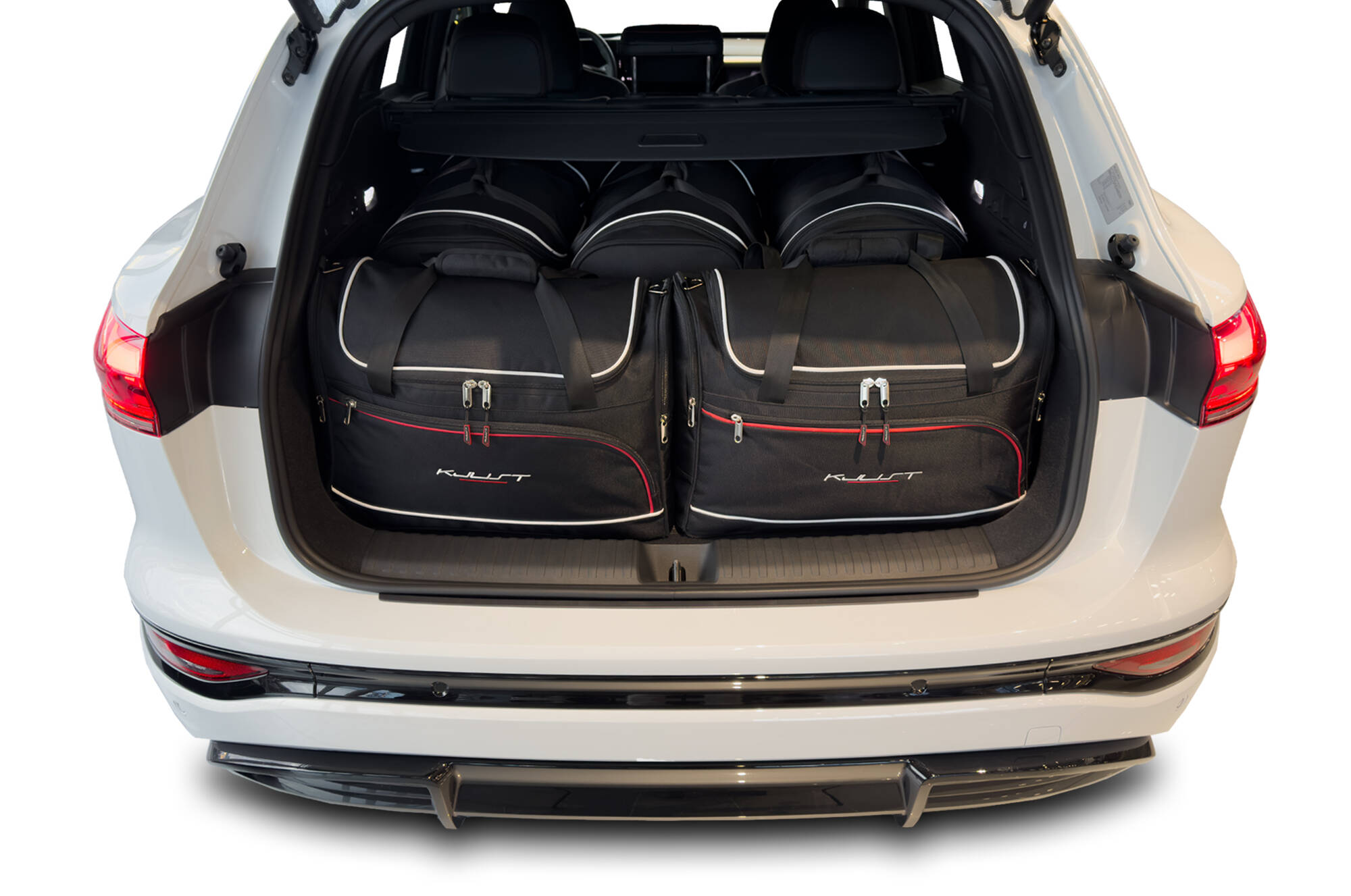 Torby KJUST AERO do Audi Q6 e-tron I — zestaw ułożony w bagażniku