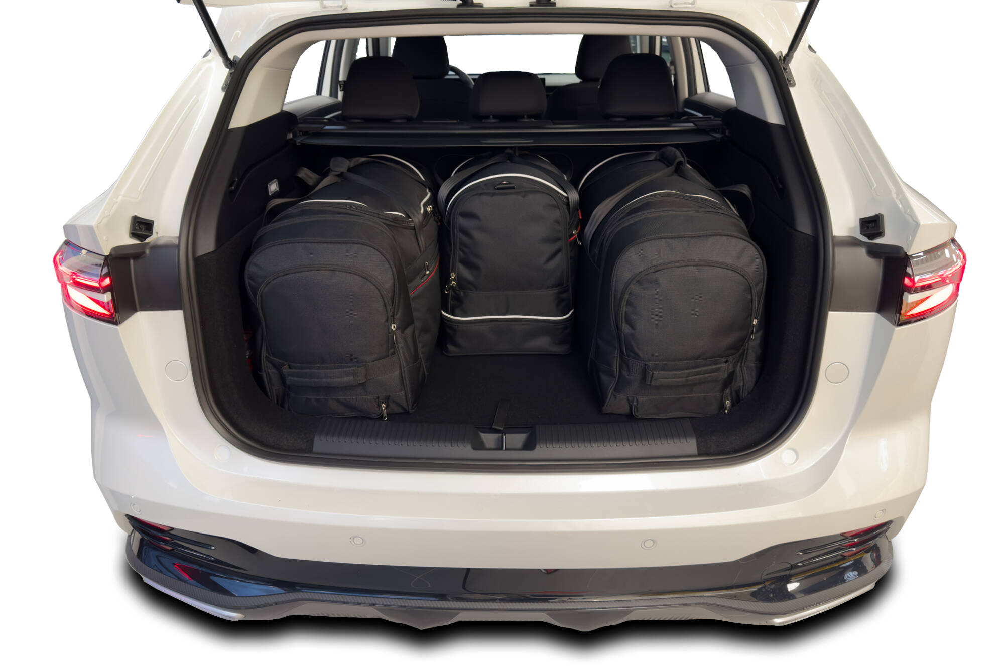 Torby KJUST SPORT do MG HS II — torby wyjmowane z bagażnika krok po kroku