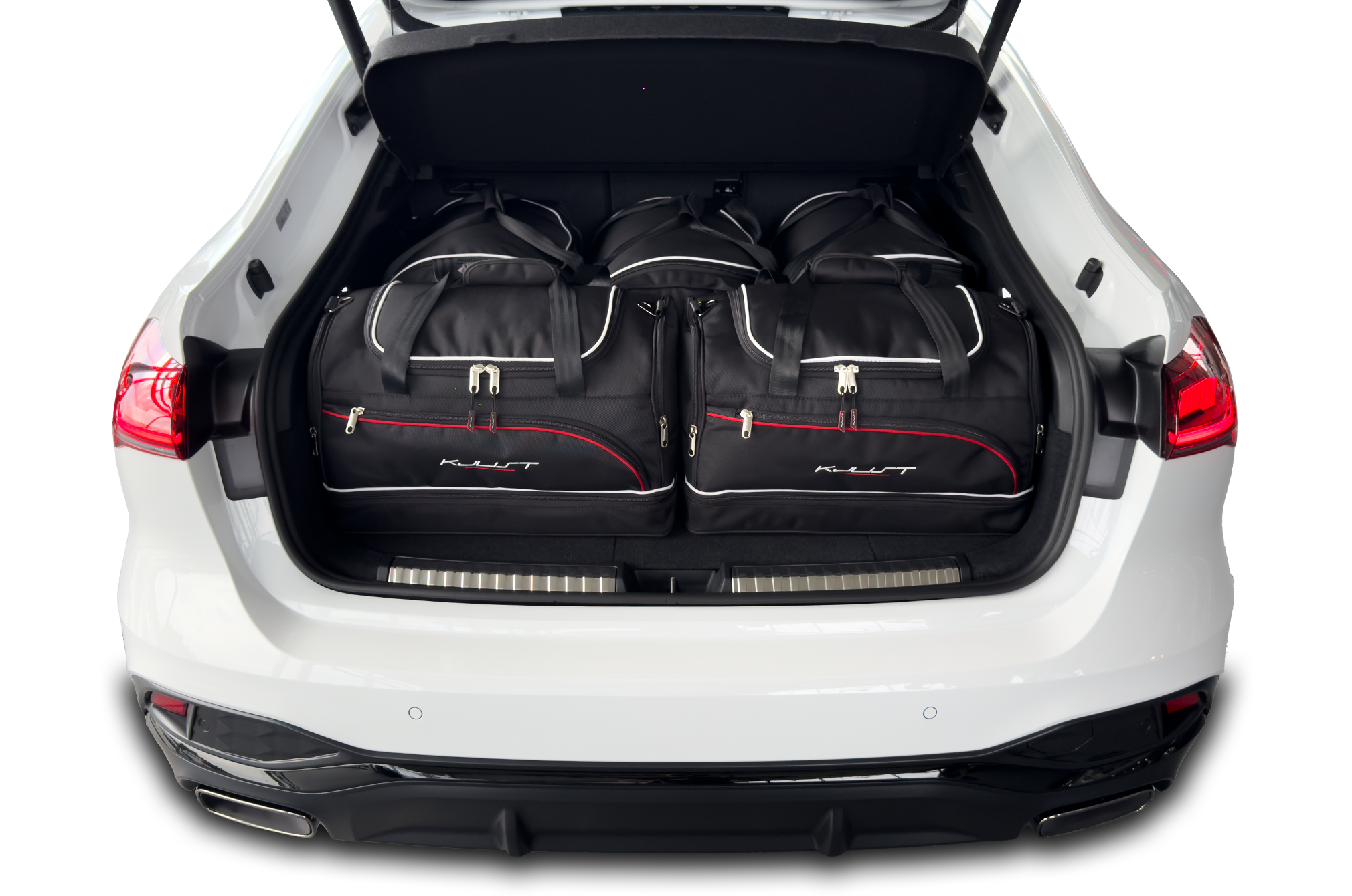 Torby KJUST SPORT do Audi A5 / S5 Limousine Plug-In Hybrid B10 — zestaw ułożony w bagażniku
