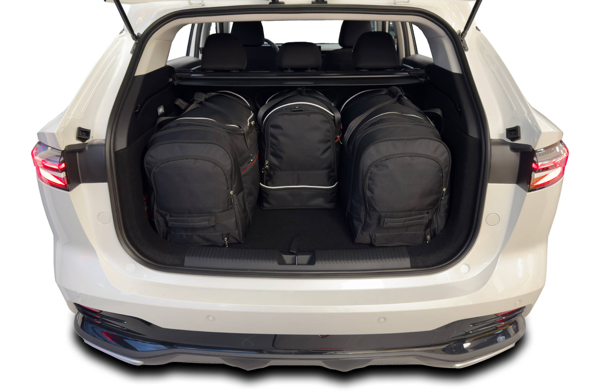 Torby KJUST SPORT do MG HS Plug-In Hybrid II — torby wyjmowane z bagażnika krok po kroku