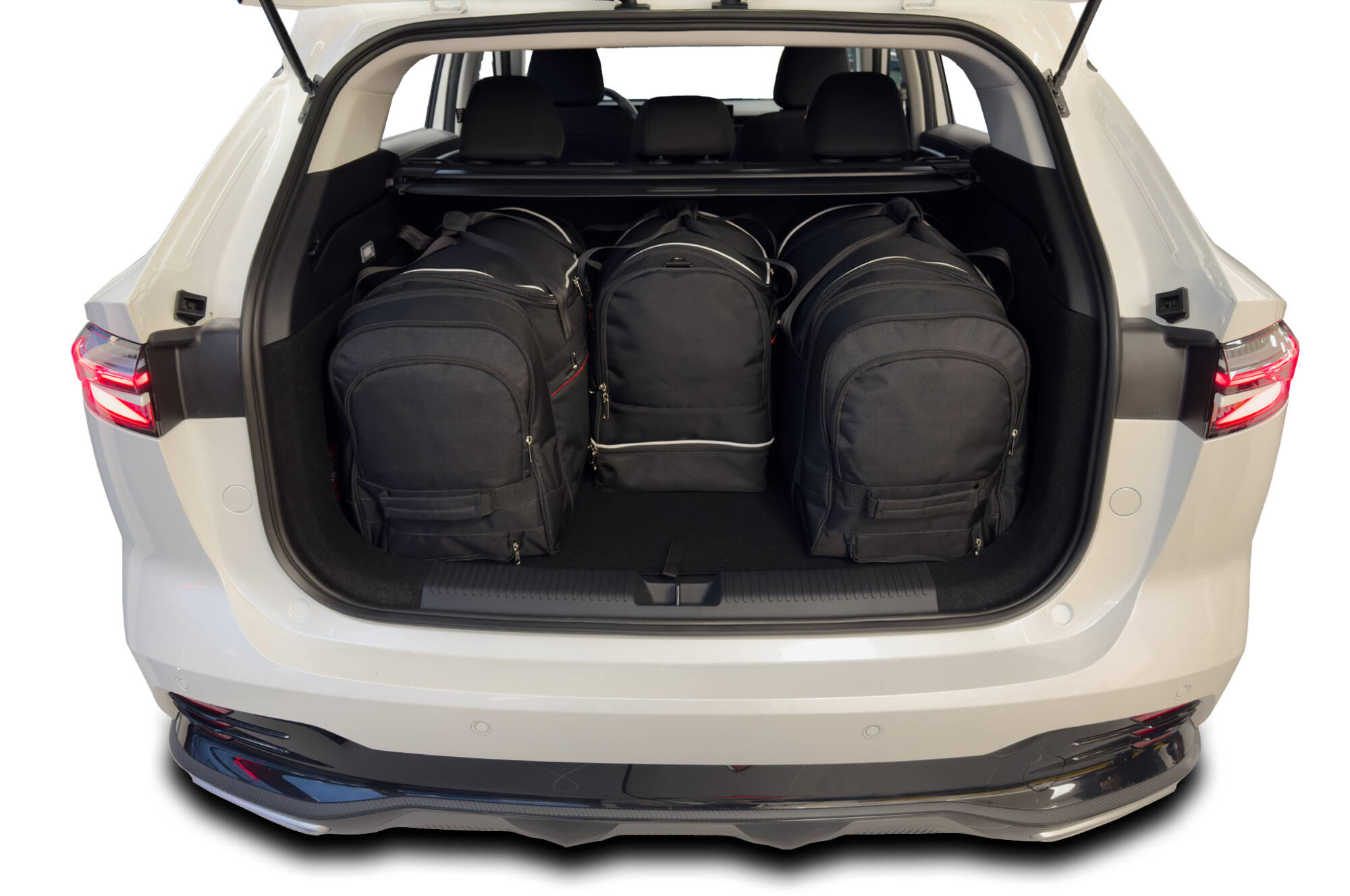 Torby KJUST AERO do MG HS Plug-In Hybrid II — torby wyjmowane z bagażnika krok po kroku