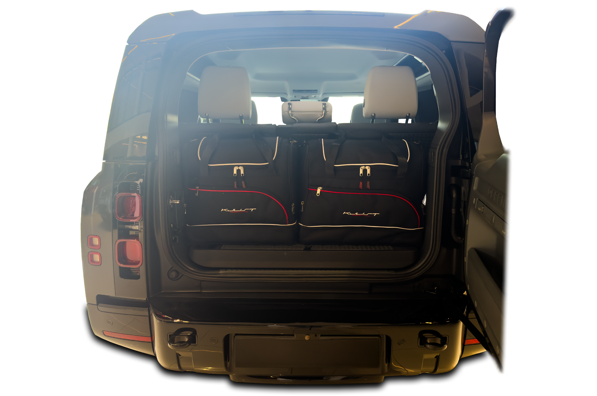 Torby KJUST SPORT do Land Rover Defender 90 Mild Hybrid IV (L633) — zestaw ułożony w bagażniku