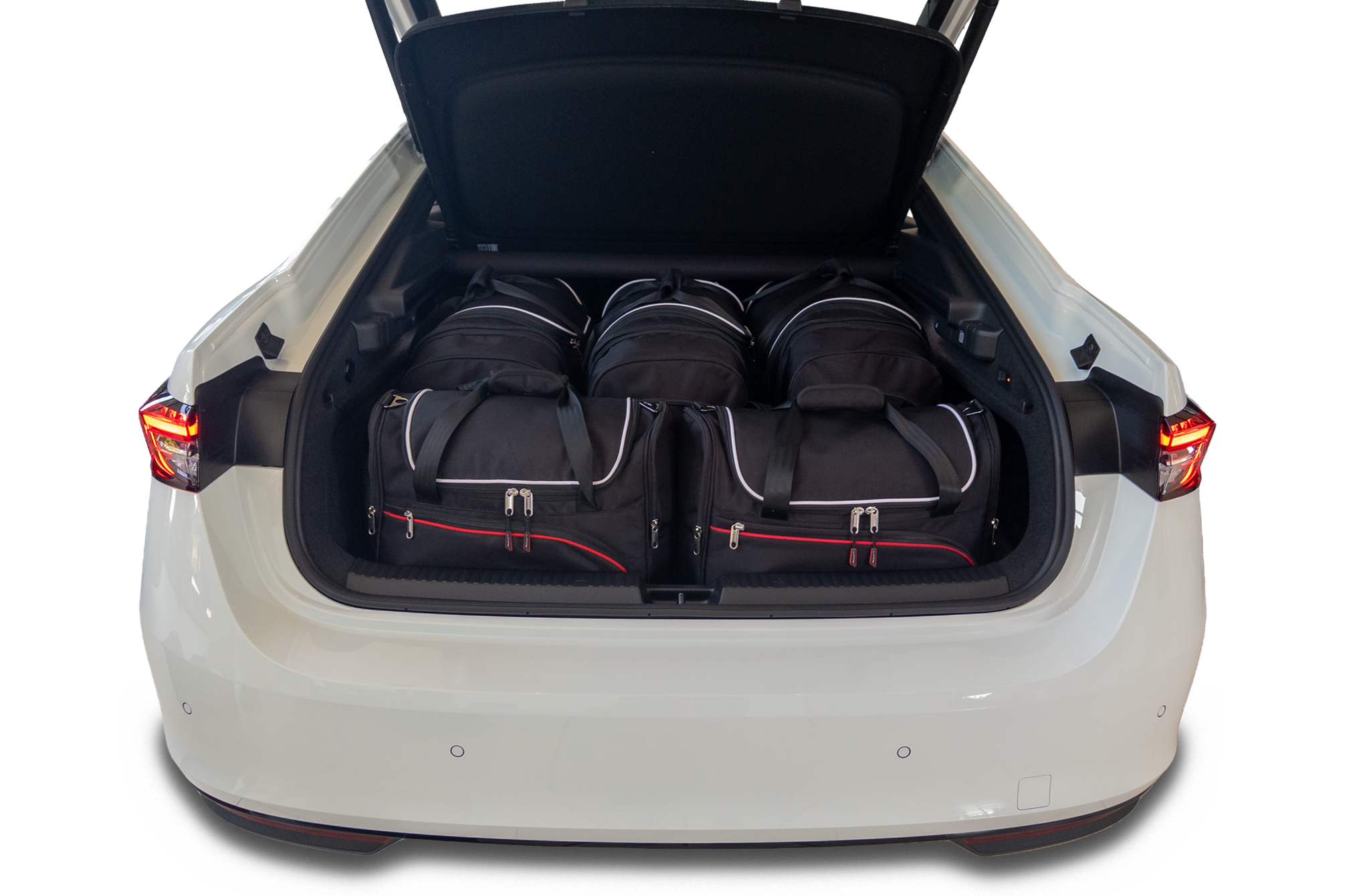 Torby KJUST AERO do Skoda Superb Liftback IV — zestaw ułożony w bagażniku