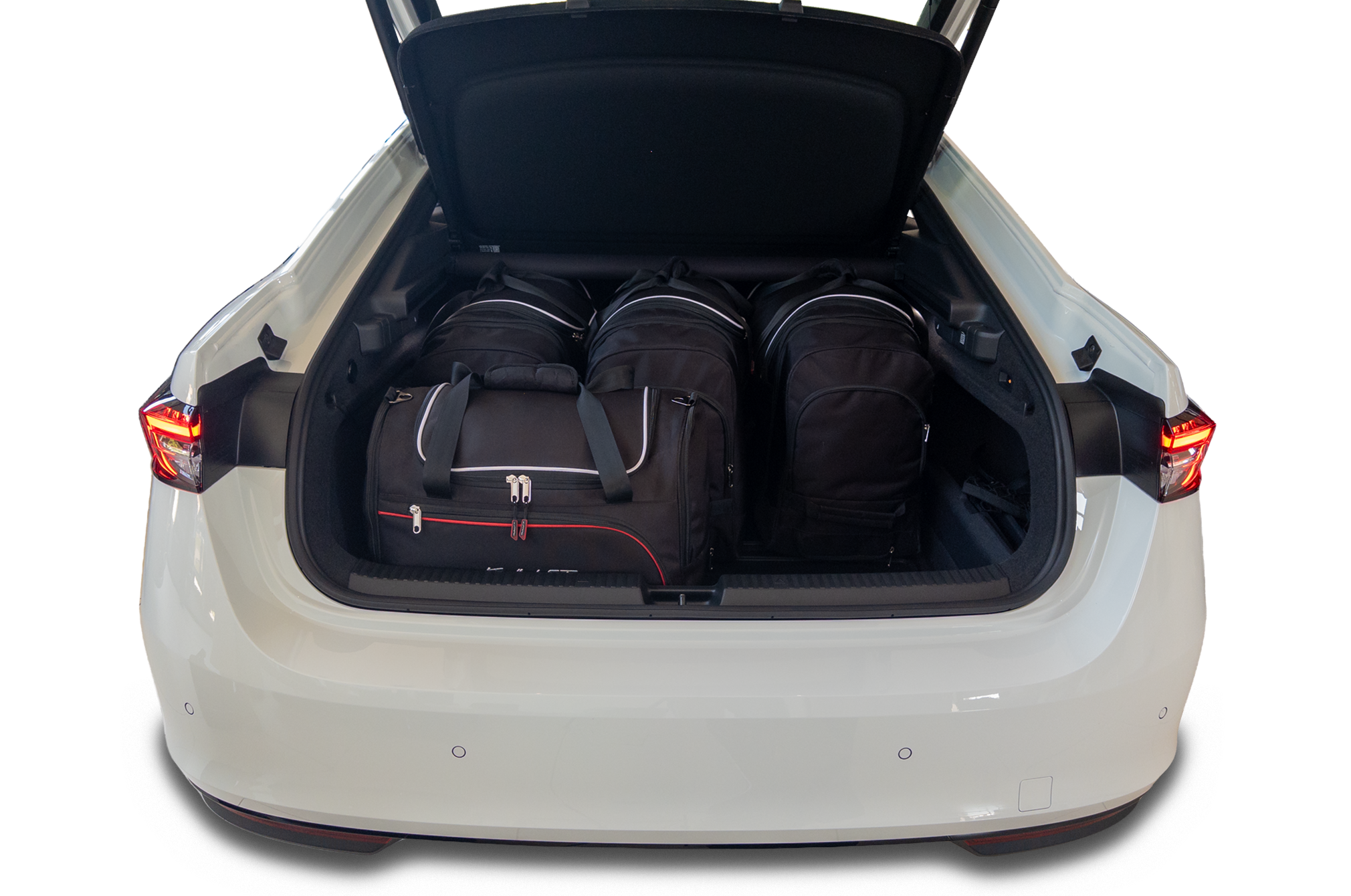 Torby KJUST SPORT do Skoda Superb Liftback IV — torby wyjmowane z bagażnika krok po kroku