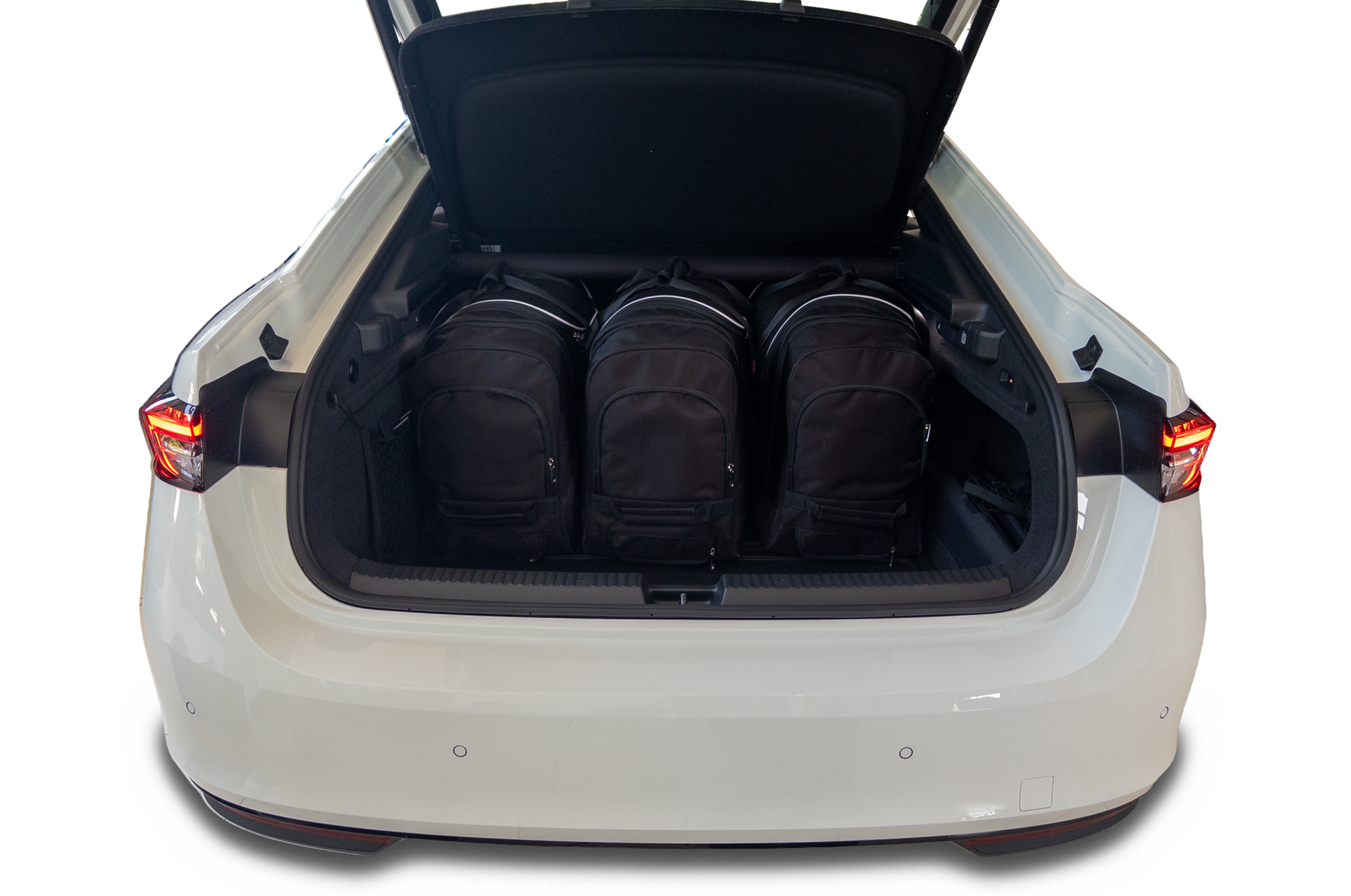 Torby KJUST SPORT do Skoda Superb Liftback IV — torby wyjmowane z bagażnika krok po kroku